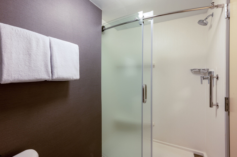 Bathroom 5, Courtyard by Marriott Columbus Airport, Franklin