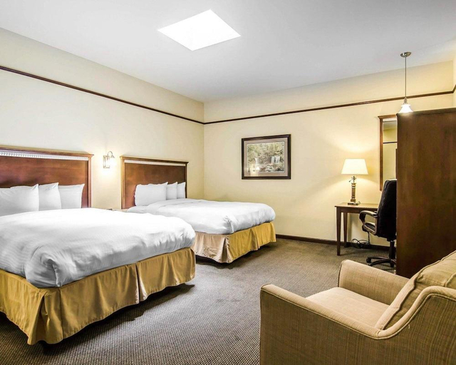 2, Hotel Seville, Boone