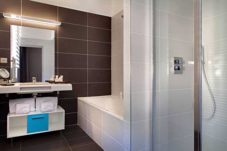 Bathroom 3, Hotel Mas de Boudan, Gard