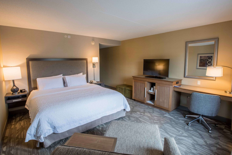 Bedroom 3, Hampton Inn & Suites Tilton, Belknap