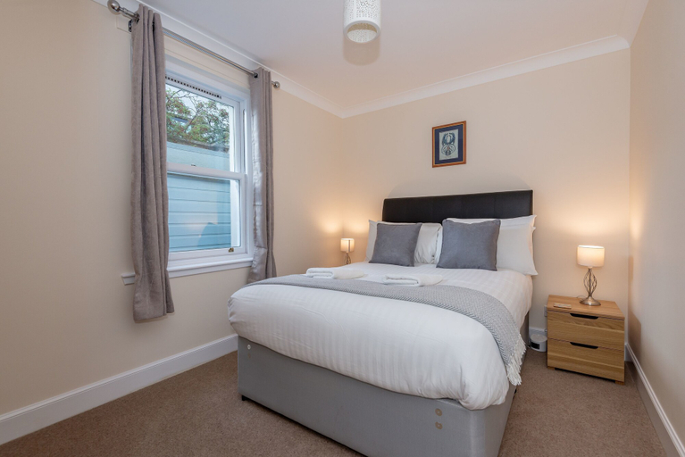 Bedroom 3, Achaniar Cottage - Central St Andrews, Fife