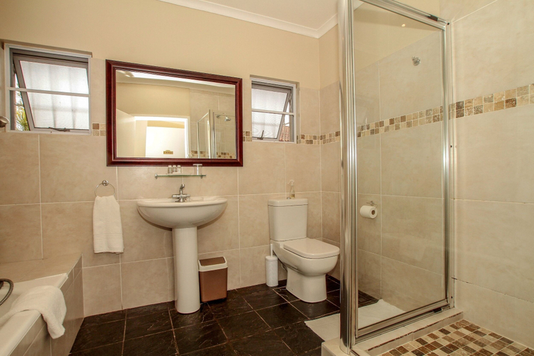 Bathroom 4, Chartwell Guest House, eThekwini