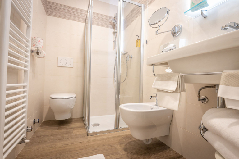 Bathroom 4