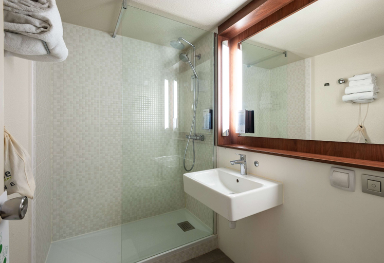 Bathroom, Campanile Beaune, Côte-d'Or