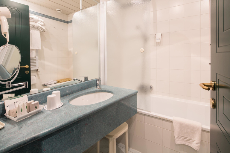 Bathroom 8