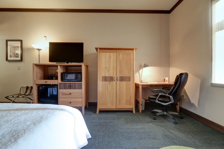 Bedroom 3, Dimond Center Hotel, Anchorage