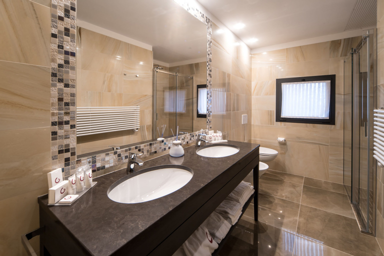 Bathroom 7