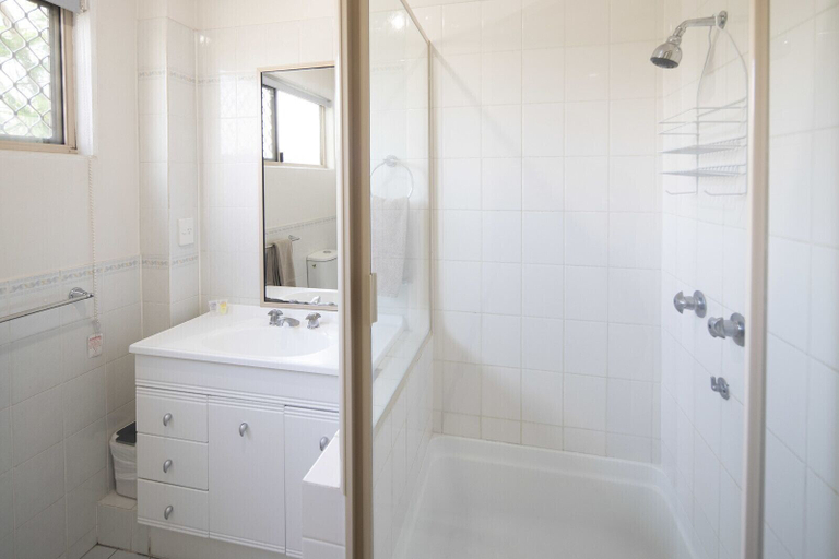 Bathroom 3, Ingenia Holidays Taigum, Taigum-Fitzgibbon