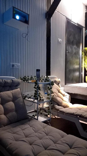 Others 4, Private studio with Heated Jacuzzi - Signature, Krishnagiri