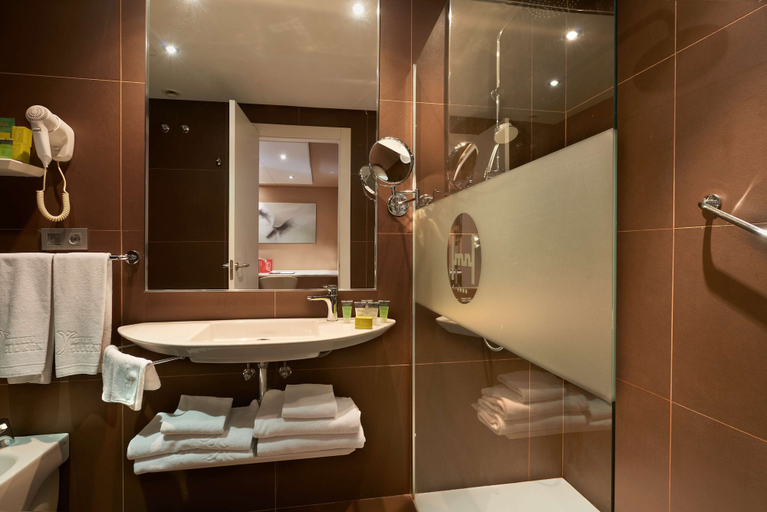 Bathroom 5, Hotel Silken Monumental Naranco, Asturias