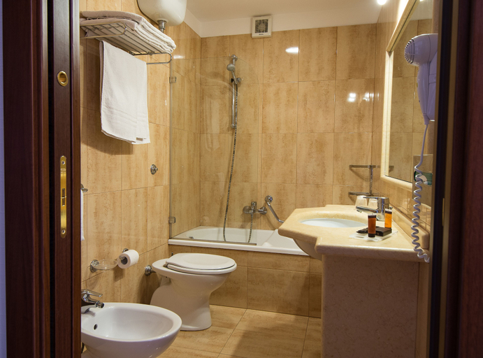 Bathroom 5, Della Valle, Agrigento