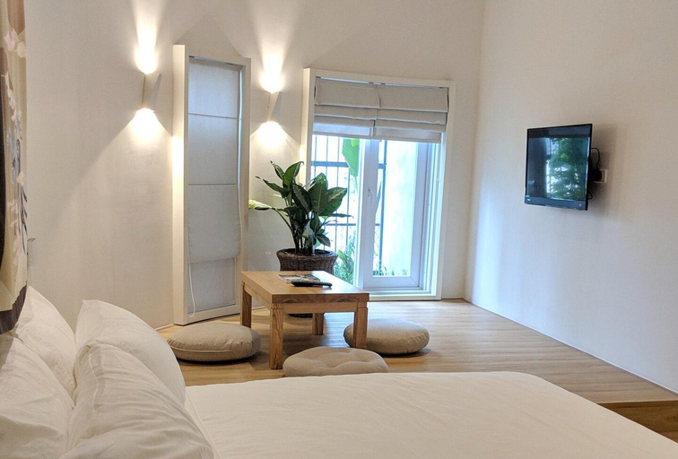 Japanese studio near the zoo by CIRCADIAN, District 1