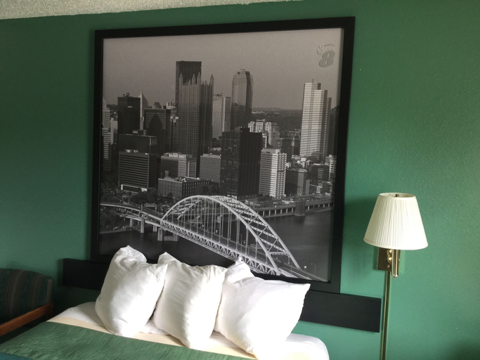 Bedroom 3, Super 8 by Wyndham New Stanton, Westmoreland