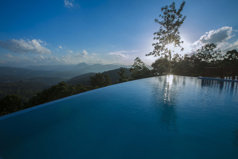 Infinity pool 2, Villa Vajrapani, Doluwa