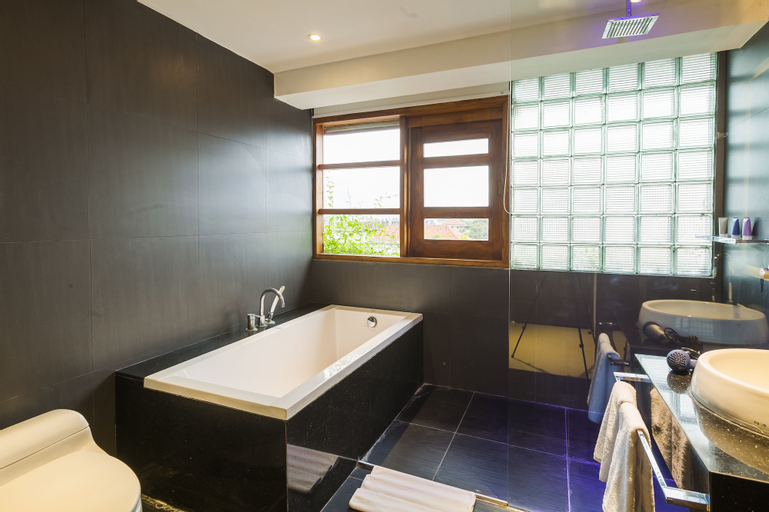 Bathroom 9