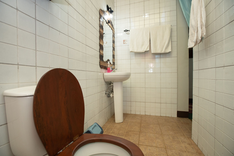 Bathroom 4, Korona Villa Bed & Breakfast, Arusha Urban