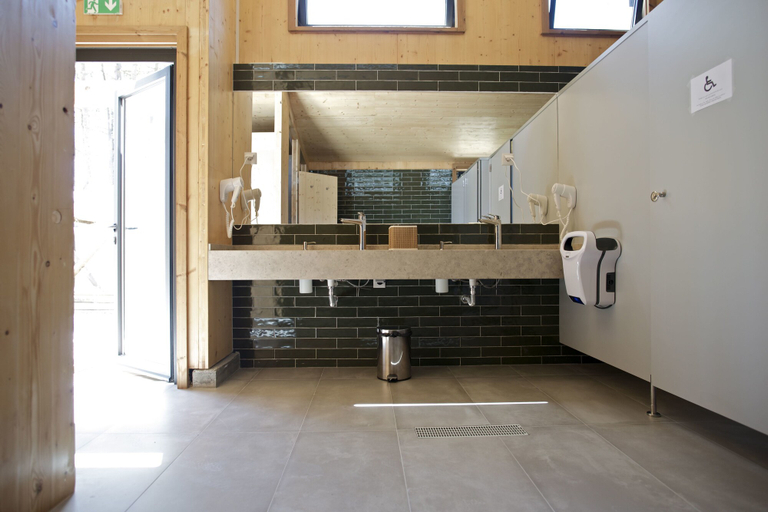 Bathroom 4, Bukubaki Eco Surf, Peniche
