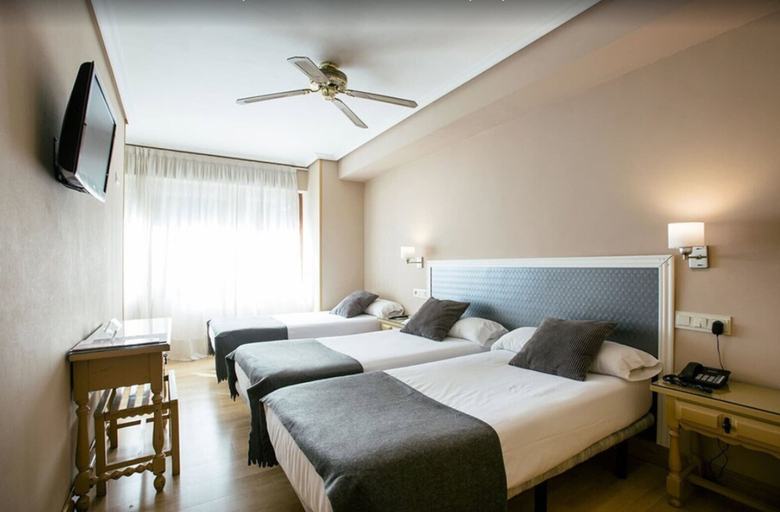 Bedroom 2, Monte Ulia Hotel, Guipúzcoa