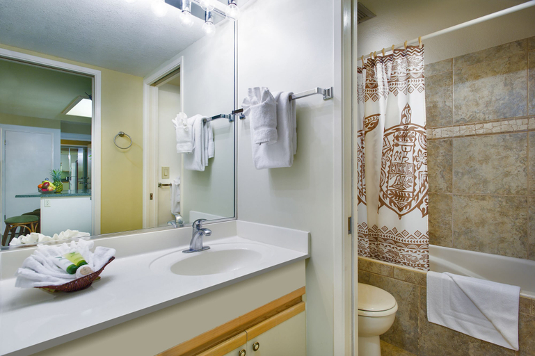 Bathroom 4, AEI at Maui Banyan, Maui