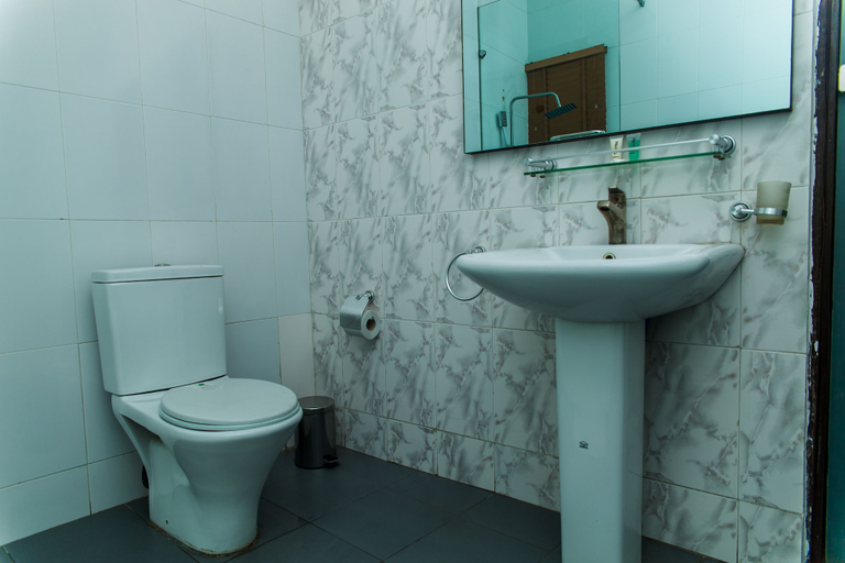 Bathroom 5, CribVille Hotel & Suites, Eti-Osa