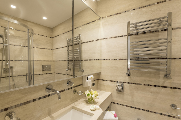 Bathroom 5, Residenza Zanardelli, Rome