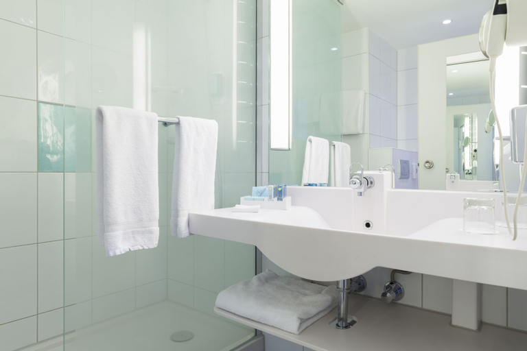 Bathroom 10
