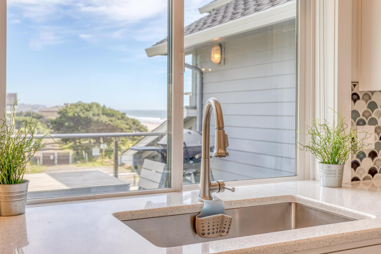 Bathroom 4, Breakwater Beach House, Lincoln
