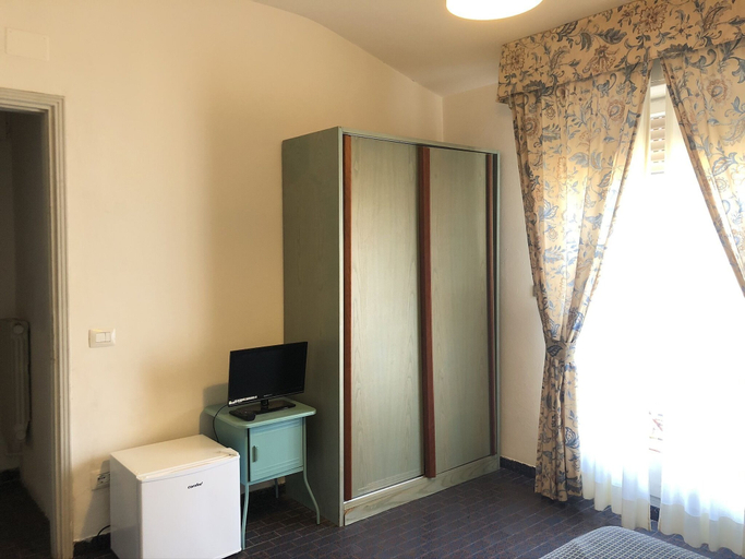 Bedroom 5, Hotel Lukas, Lucca