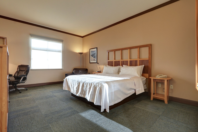 Bedroom 3, Dimond Center Hotel, Anchorage