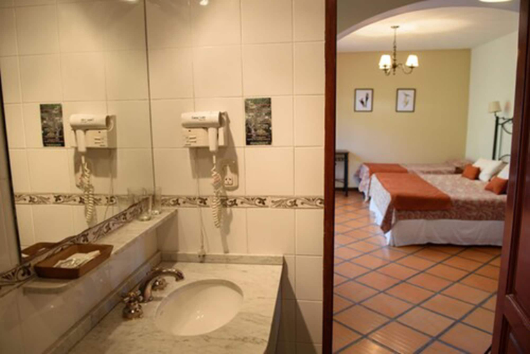 Bathroom 3, Hotel Selva Montana, Capital
