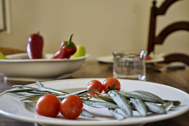 Food & Drinks 5, Historic Plaka Apartments, Attica