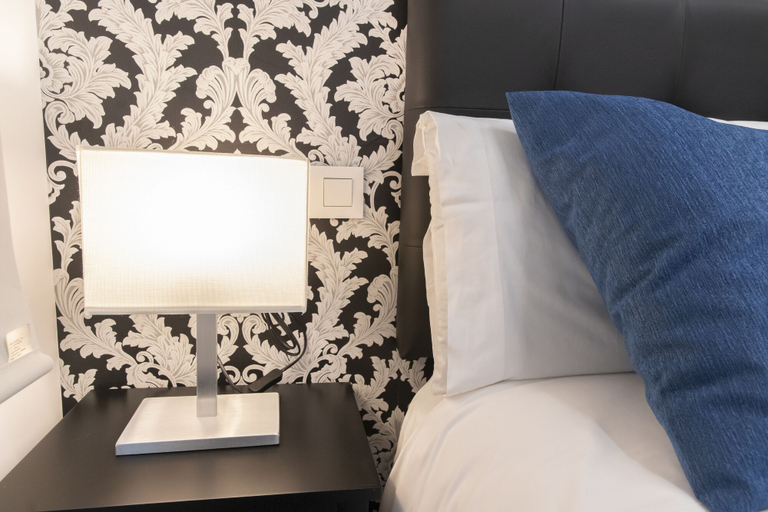 Bedroom 3, I Host You, Madrid