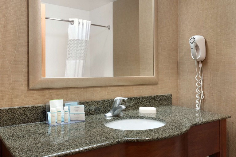 Bathroom 5, Hampton Inn & Suites Birmingham East Irondale, Jefferson