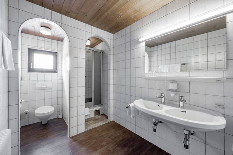 Bathroom 24