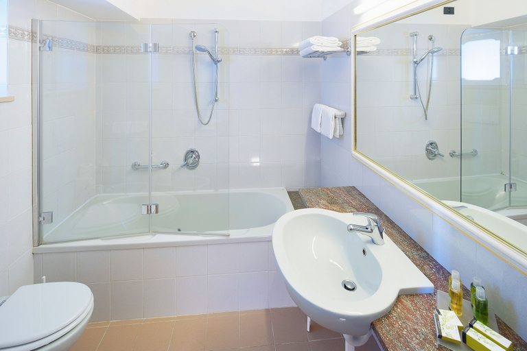 Bathroom 5, Hotel Parco Smeraldo Terme, Napoli