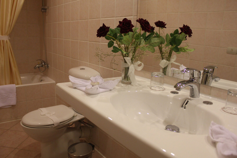 Bathroom 4, Horizon Shahrazad Hotel, Al-'Ajuzah