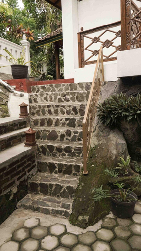 Others 3, Rumah Kayu Joglo Yudhistira tepi sungai, 2BR, Sleman