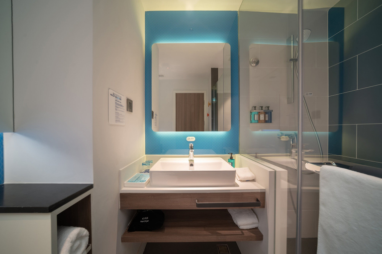 Bathroom 5, Holiday Inn Express HUAIBEI CITY CENTER by IHG, Huaibei
