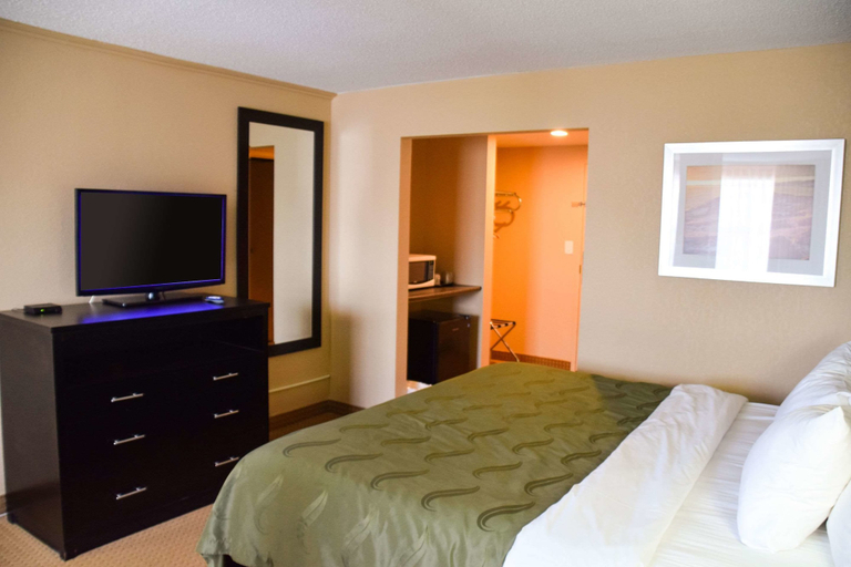Bedroom 3, Quality Inn, Muskoka