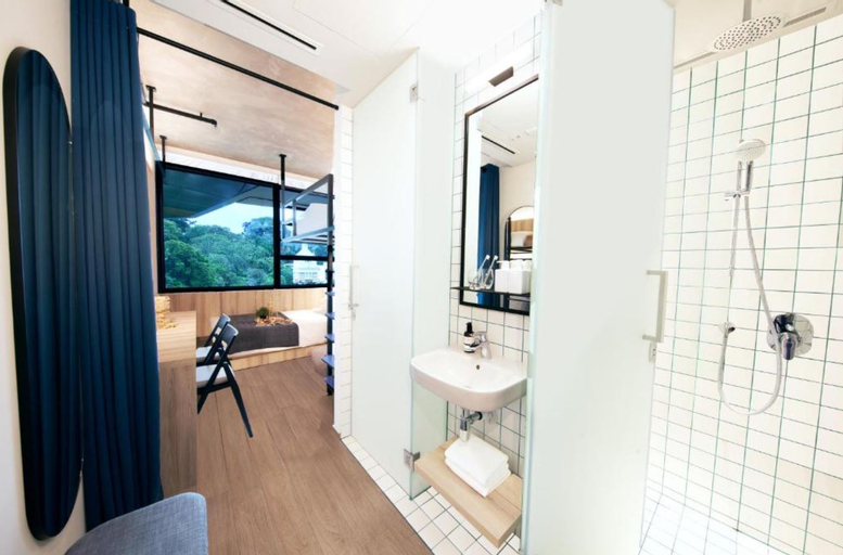 Bathroom 14