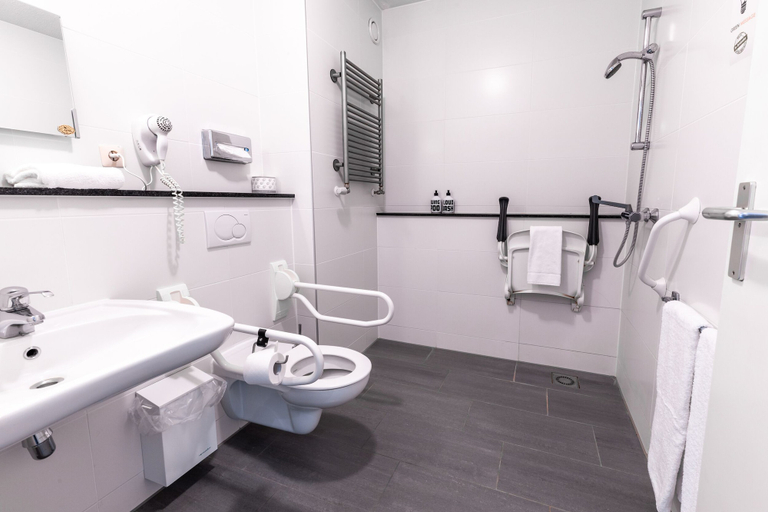 Bathroom 5, Fletcher Hotel - Restaurant De Reiskoffer, Halderberge