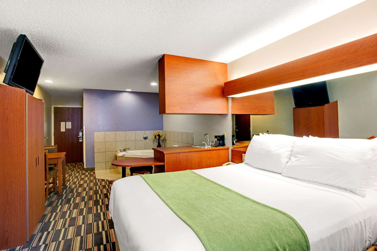 Bedroom 2, Microtel Inn & Suites By Wyndham Cherokee, Jackson