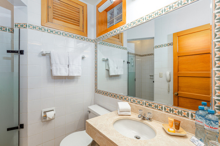 Bathroom 4, LP Los Portales Hotel Tarma, Tarma