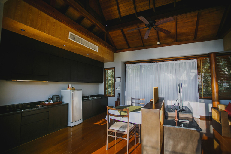 Dining Room 11
