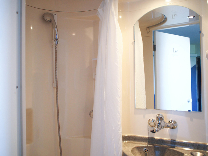 Bathroom 3, Hôtel Inn Design Châteaubriant, Loire-Atlantique