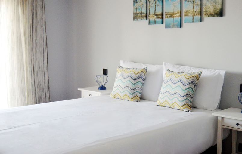Bedroom 2, Grey Apartment by JC, Porto