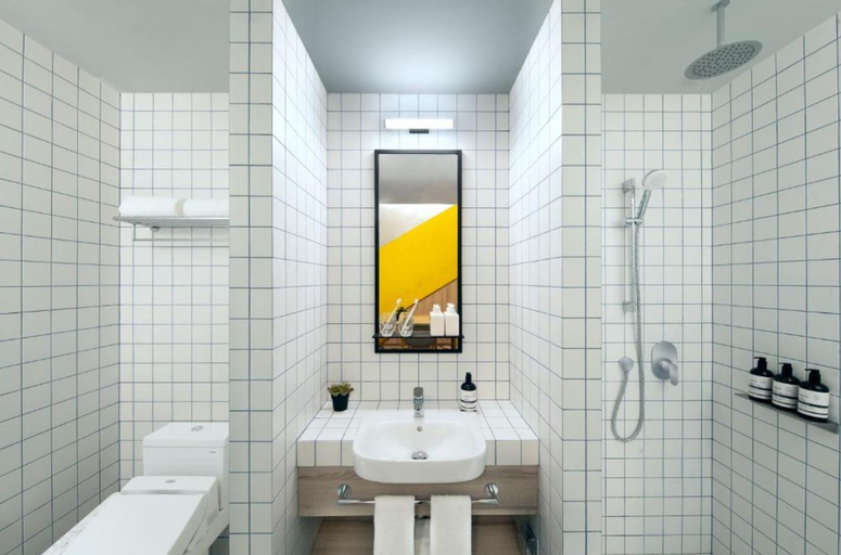 Bathroom 16