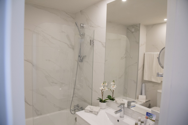 Bathroom, Luna Hotel de Tábua, Tábua