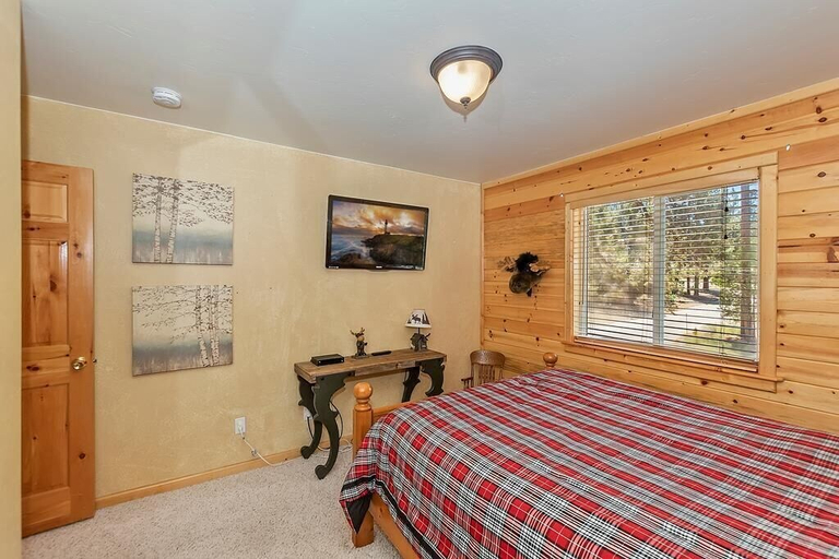 Bedroom 2, 007 - The Log Cabin Getaway, San Bernardino