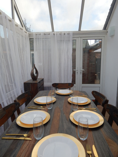 Food & Drinks 5, Brookfield En-suite rooms, Cambridgeshire